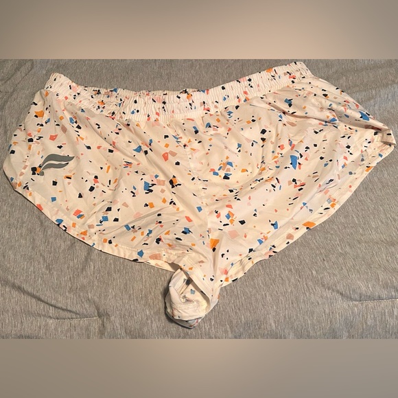 FABLETICS PLUS SIZE SHORTS - Picture 1 of 1